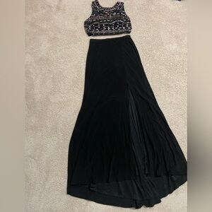 Morgan & Co. Dress
Size Large